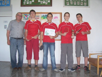 2005_2006_asztalitenisz fiucsapat.jpg