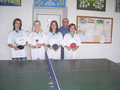 2005_2006_asztalitenisz lanycsapat.jpg